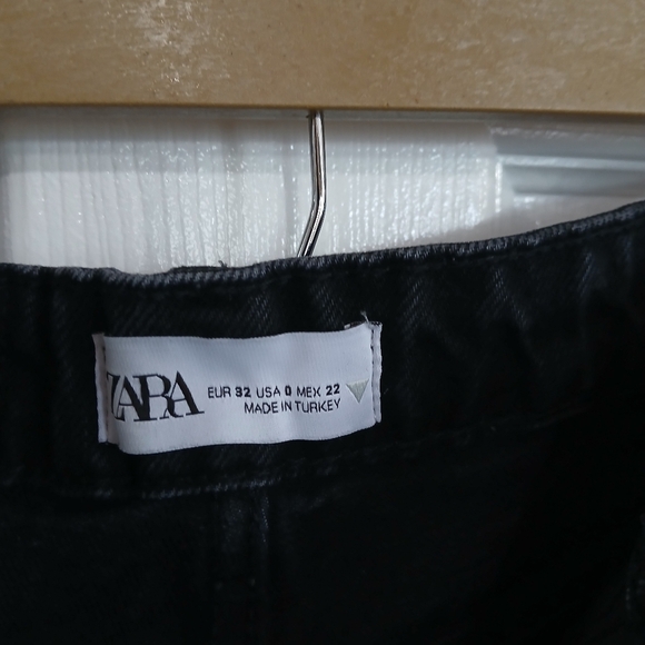 Zara high rise black distressed ripped jeans  Raw Hem Size 0 Grunge Skater Rock - Picture 9 of 9